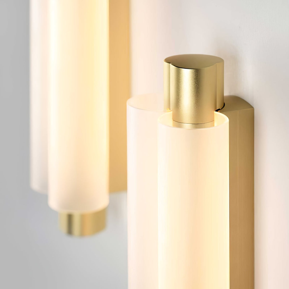 Mellira Acrylic Wall Lamp-Moonnatur