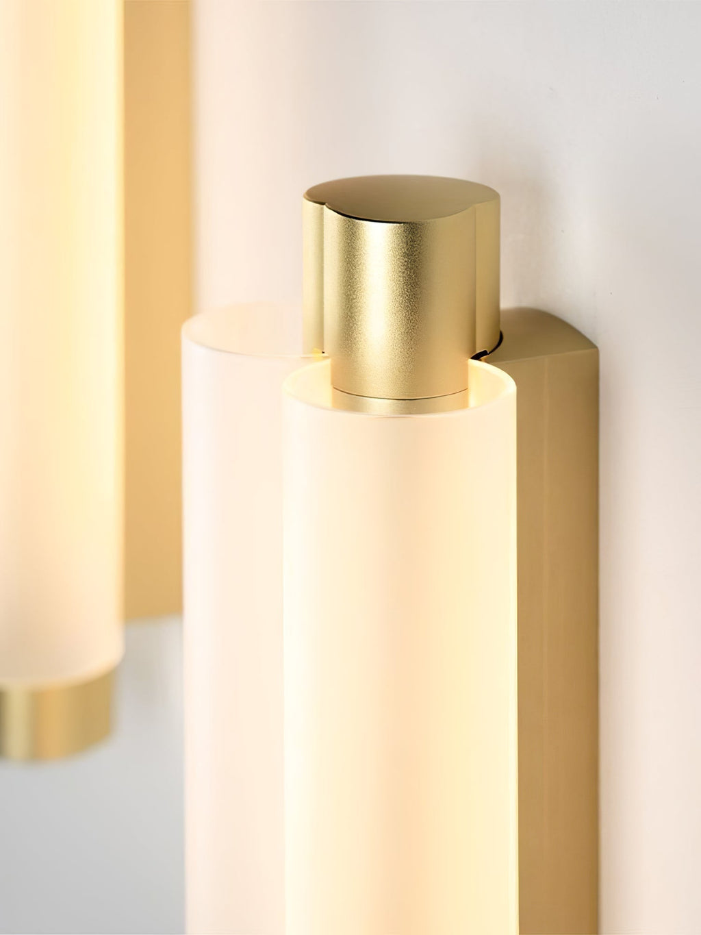 Mellira Acrylic Wall Lamp-Moonnatur