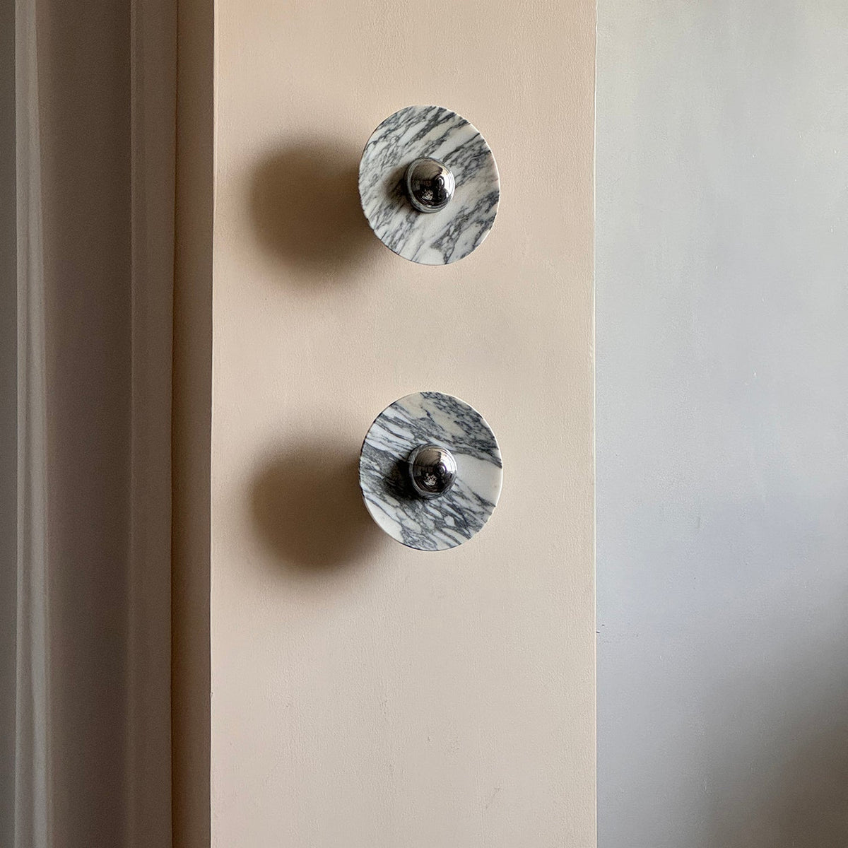 Zelvenwren Marble Wall Light-Moonnatur