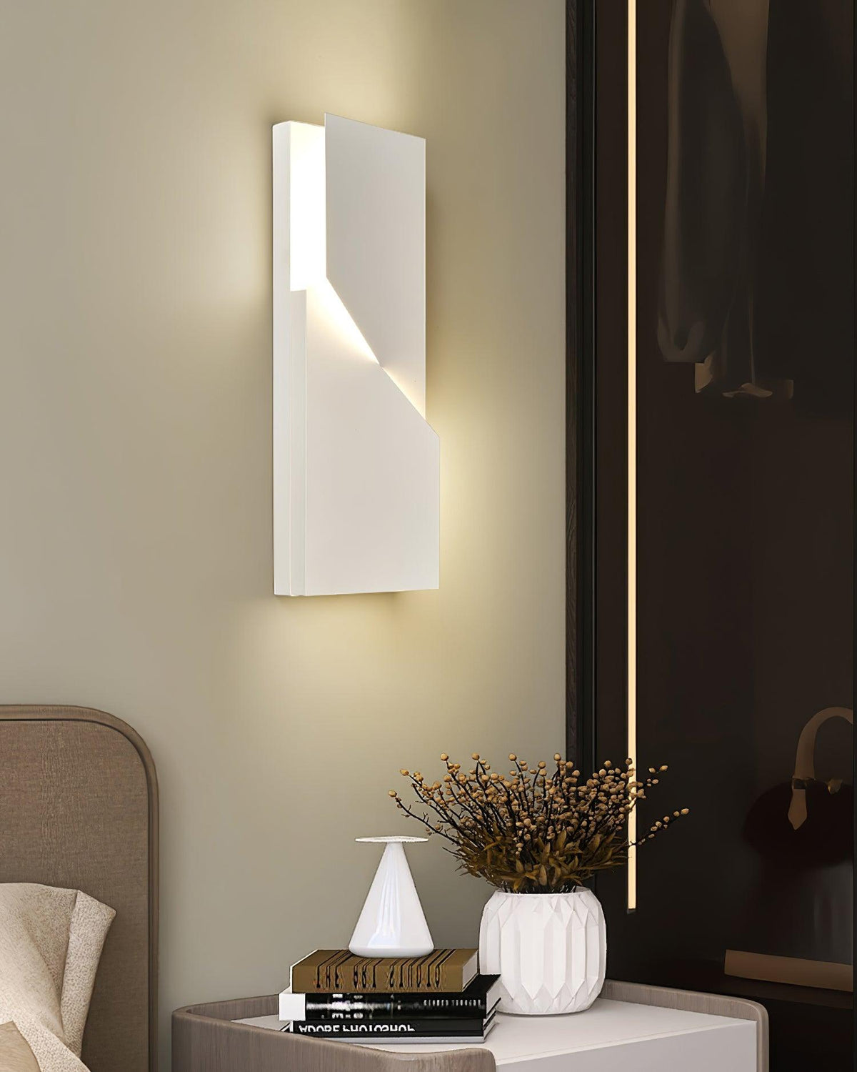 Casteris Aluminium Wall Light-Moonnatur