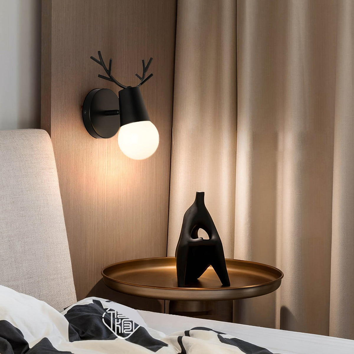 Caperwyn Iron Wall Light-Moonnatur