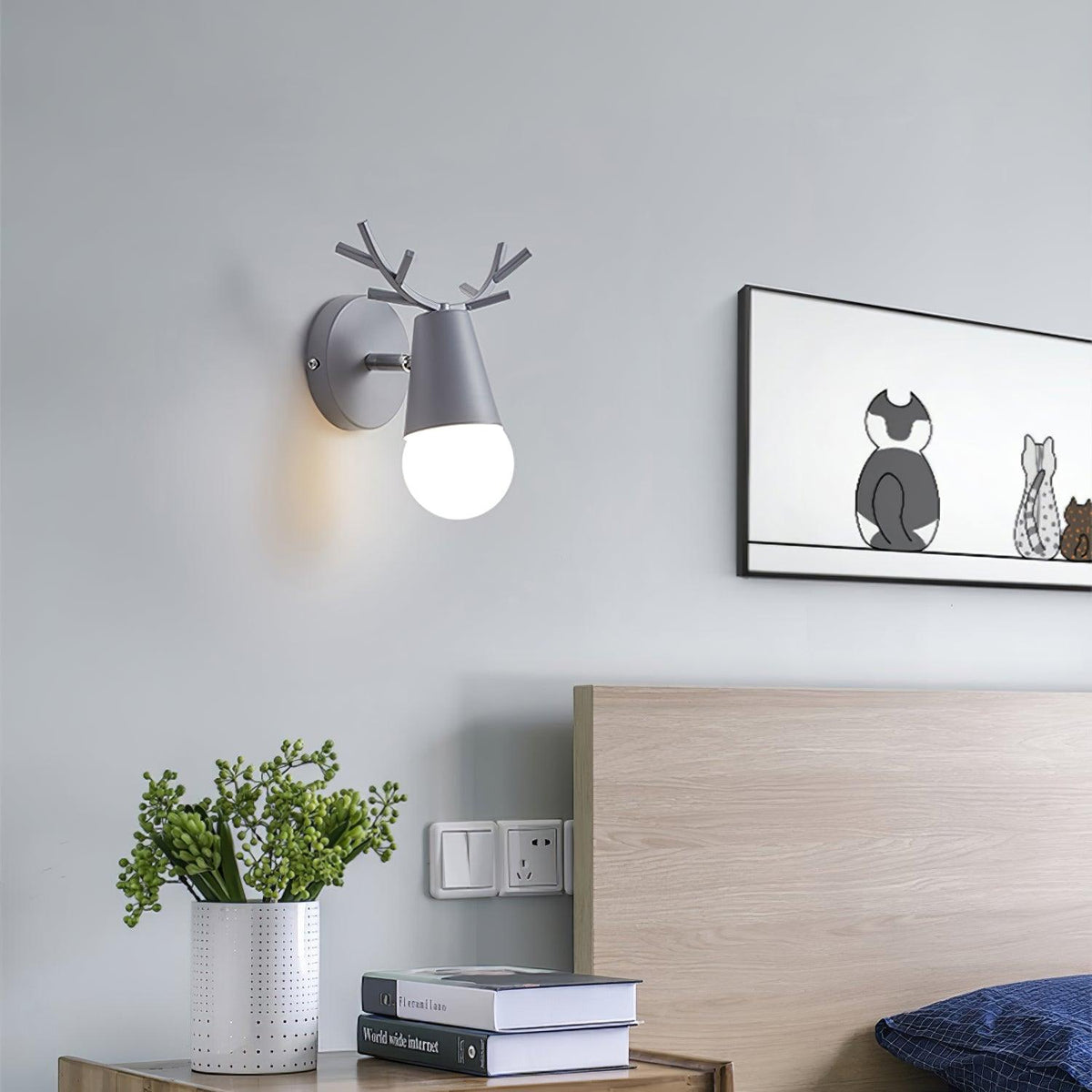 Caperwyn Iron Wall Light-Moonnatur